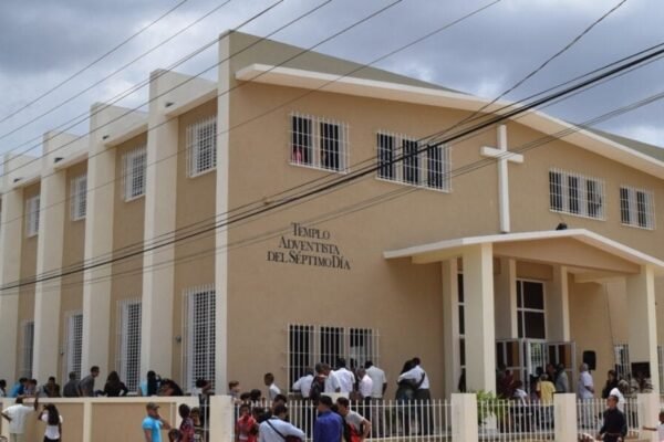 FAITH UNDER THE FLAG: Adventism in Modern Cuba